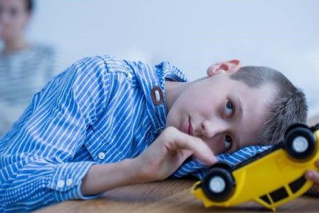 گزارش پزشکی « بررسی علائم بیماری ” اُتیسم ” در کودکان  »