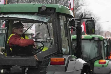 جاده‌های لهستان در قرق کشاورزان معترض