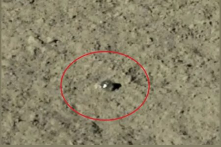 کشف یک شی عجیب در نیمه پنهان ماه!