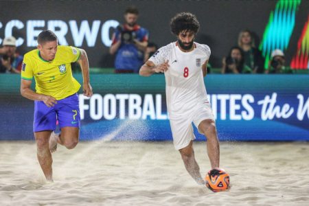 گزارش تصویری دیدار ایران – برزیل در نیمه نهایی جام جهانی فوتبال ساحلی ۲۰۲۴ دبی